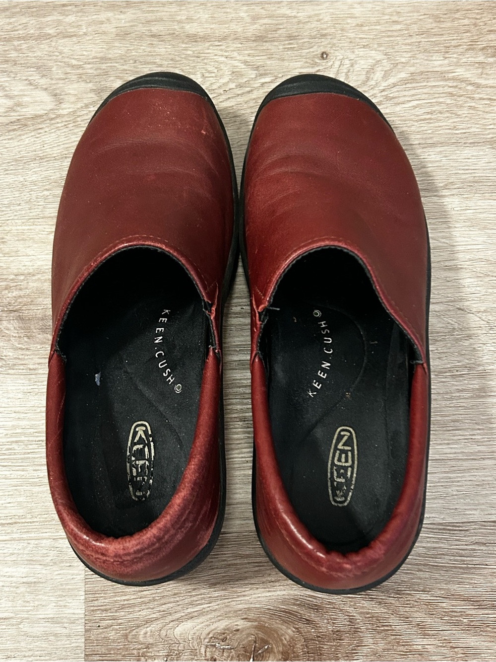 KEEN Cush Women’s Burgundy Leather Slip On Clogs Comfort Shoes 8.5